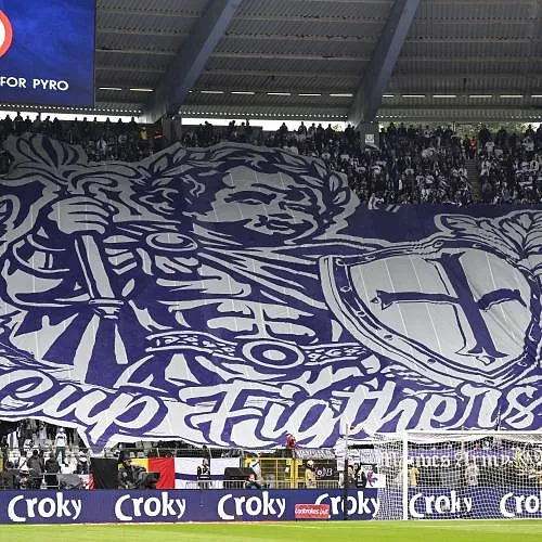 Oh la boulette : les supporters d’Anderlecht dévoilent un énorme tifo… avec une faute d’orthographe