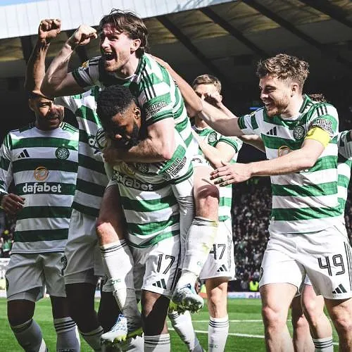 Dans un final de folie, le Celtic renverse les Hearts et glane le 56ème titre de son histoire !