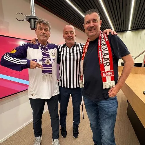 Le derby wallon entre le Standard et Charleroi, celui des Flandres entre Gand et Bruges… : Marc Delire préface les affiches du week-end dans Top Prono avec deux fans ! (vidéo)