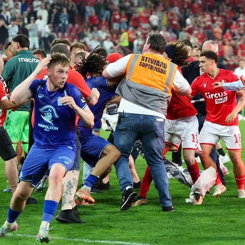 « Y a rien de personnel, on a célébré avec nos supporters et ça a dérapé, c’est tout » : Camara s’exprime sur les débordements du choc wallon