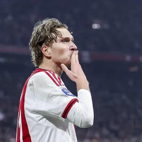 L’Ajax de Mika Godts prend la mesure d’Utrecht aux tirs au but et se qualifie pour la Conference League