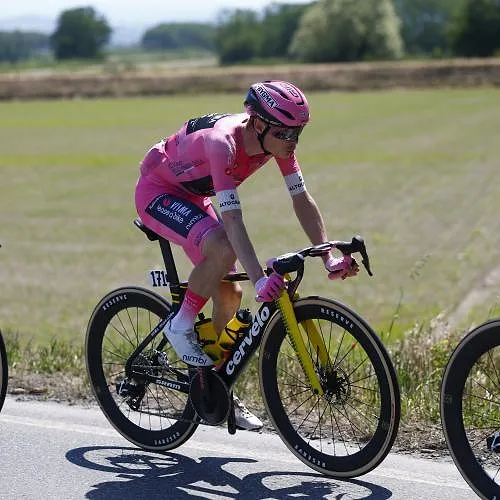 Giro 2026 : une chaotique neutralisation des temps sur la 15ème étape !