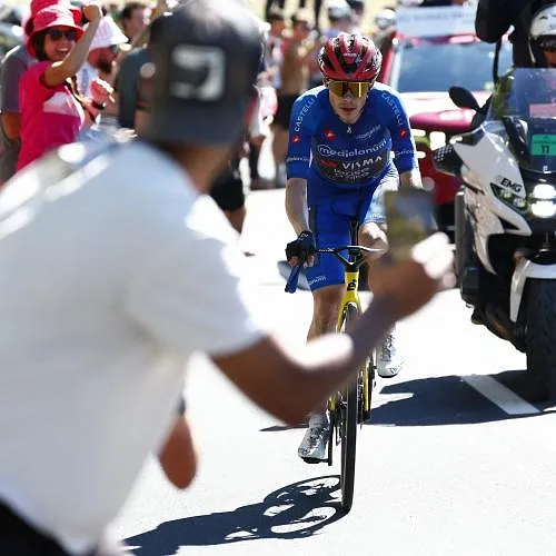 « C’était n’importe quoi » : énième débat sur l’impact des motos en cyclisme