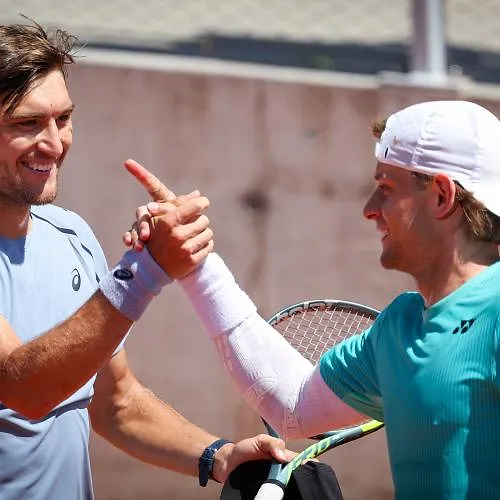 Zizou Bergs et Raphaël Collignon éliminent Sander Gillé en doubles à Roland-Garros