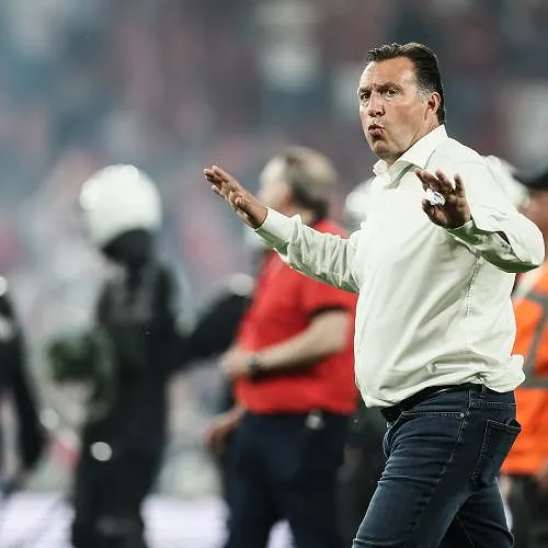 Teuma, Epolo… : Wilmots évoque le mercato du Standard, « Je fonctionne comme s’il n’y avait pas de repreneur »