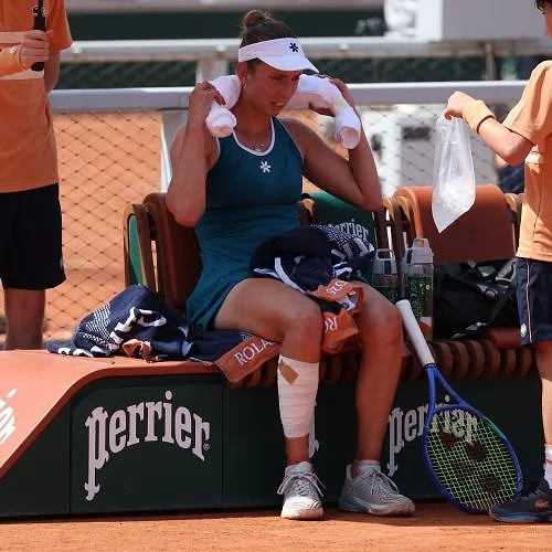 « Je ne peux pas me déplacer de manière fluide » : Elise Mertens touchée physiquement