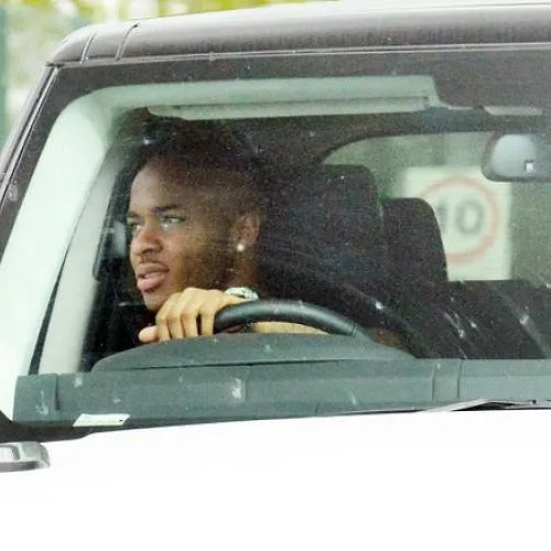 Après le crash de sa Lamborghini, Raheem Sterling arrêté pour prise de stupéfiants