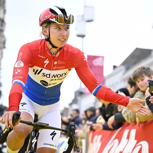 Giro Donne : Lorena Wiebes exclue pour un vélo non conforme, Elisa Balsamo premier maillot rose