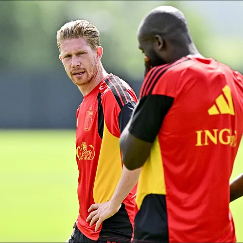 Diables rouges : Zeno Debast et Leandro Trossard étaient absents de l’entraînement ce lundi