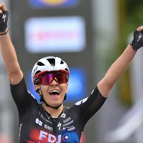Giro Donne : Célia Géry s’impose dans la 7e étape, Anna van der Breggen reste en rose malgré une chute