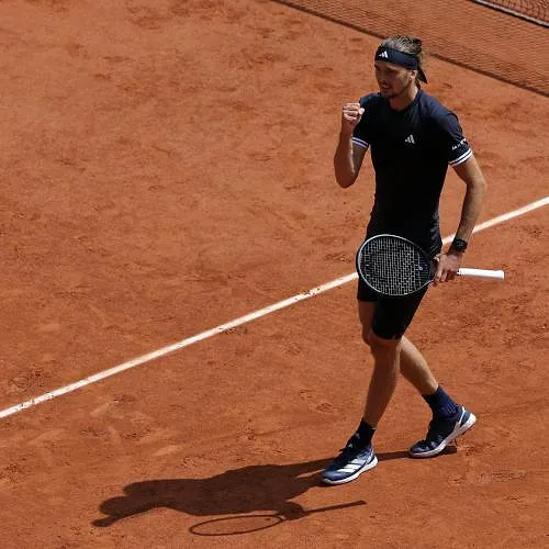 Roland-Garros : Zverev domine Mensik en demi-finale et n’est plus qu’à un succès de son premier titre en Grand Chelem