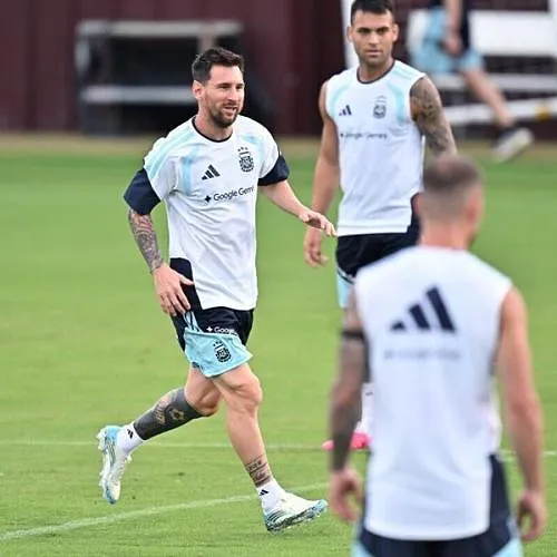 « Il va beaucoup mieux et ça nous rassure » : Scaloni donne des nouvelles de Lionel Messi
