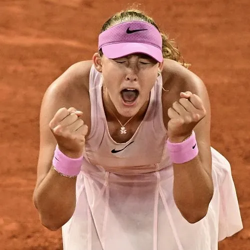 Mirra Andreeva remporte sans trembler en deux sets son premier Grand Chelem contre Maja Chwalinska