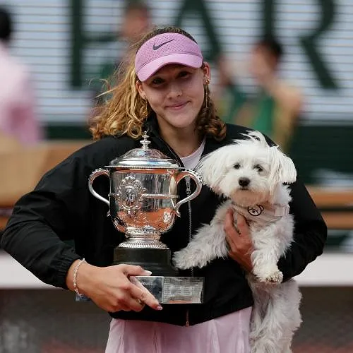 « Un de mes plus grands rêves » : Mirra Andreeva exulte après sa victoire à Roland-Garros