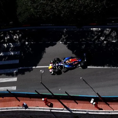 GP Monaco : Catastrophe pour Max Verstappen qui tombe en panne lors du départ et doit abandonner !