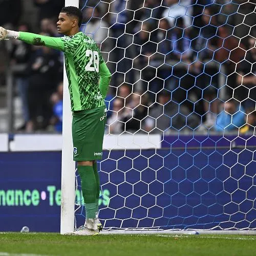 À seulement 17 ans, Lucca Brughmans débutera la saison à Genk comme gardien numéro 1 !