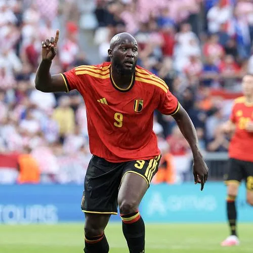 Pour Chadli, Lukaku est un incontournable, mais doit être protégé : « Je ne le ferais probablement pas commencer le premier match »