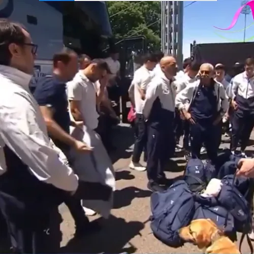 Fouilles, chiens… : l’accueil hostile réservé à la sélection ouzbèke aux États-Unis (vidéo)
