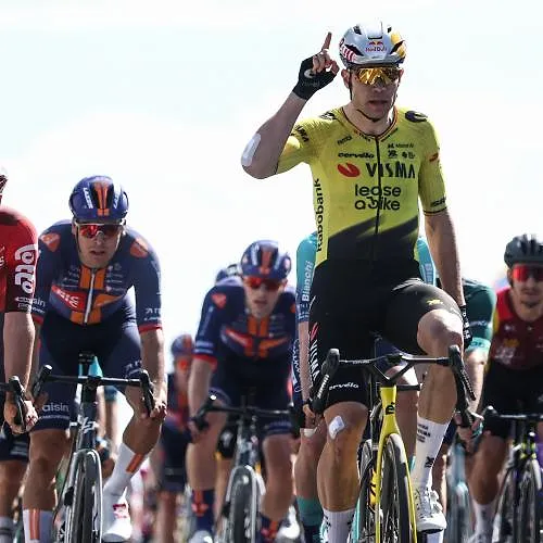 « C’est un mystère pour nous » : Visma ne semble pas savoir de quoi souffre Wout van Aert