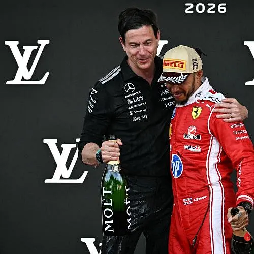 « S’il sent le sang, il fonce » : Toto Wolff se méfie de Lewis Hamilton dans la course au titre