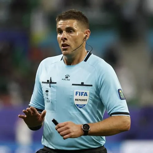 Coupe du monde 2026 : un arbitre australien accusé d’avoir fait un signe associé au mouvement suprémaciste blanc