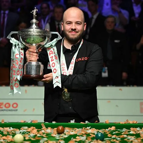 WK snooker: topfavoriet Judd Trump wacht Luca Brecel op in kwartfinales