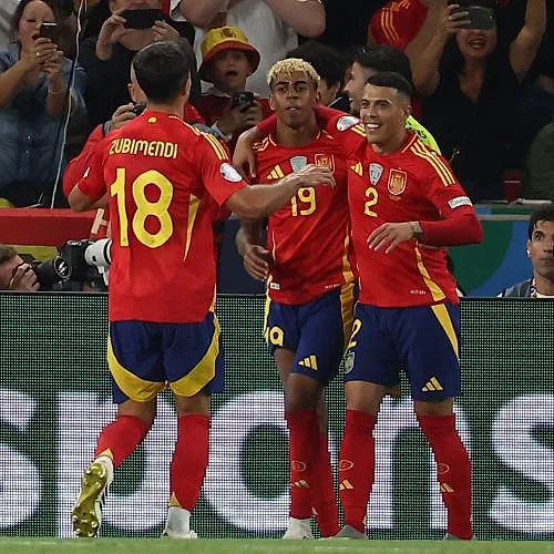 Yamal heeft opnieuw een boodschap voor de Ballon d’Or gestuurd: «Het beste is om op het veld te praten»