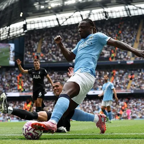 Pijnlijke nederlaag voor Manchester City en Jérémy Doku, verslagen thuis door Tottenham