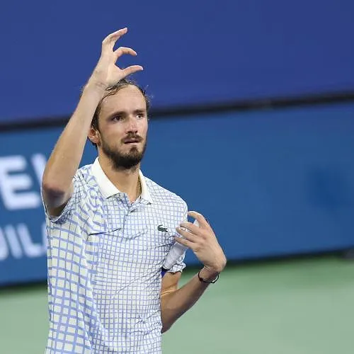 Het enorme uitbarsting van Daniil Medvedev: chaotische taferelen op de US Open! (video’s)