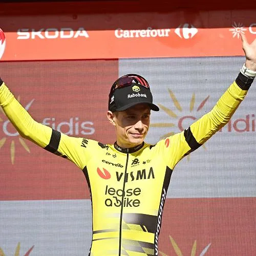 Vuelta: tweede ritzege voor Jay Vine, Jonas Vingegaard neemt rode leiderstrui weer over