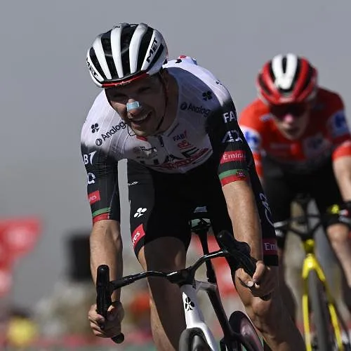 Vuelta: Joao Almeida houdt Jonas Vingegaard achter zich op de Angliru