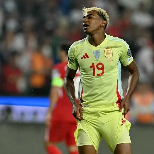 Liga: Lamine Yamal uitgeschakeld tegen Valencia door schaambeenblessure - Belga