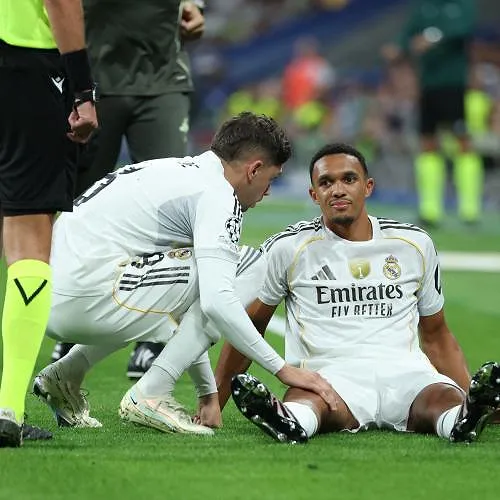 Zware domper voor Trent Alexander-Arnold: Real Madrid-verdediger mogelijk 2 maanden out!