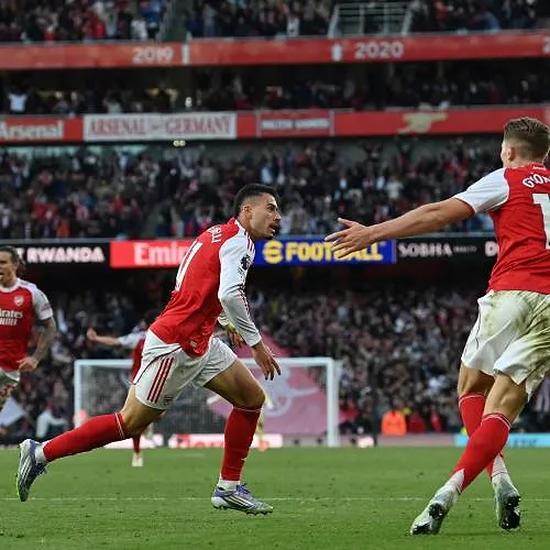 Martinelli sleept punt uit de brand voor Arsenal en Trossard tegen Man City en Doku