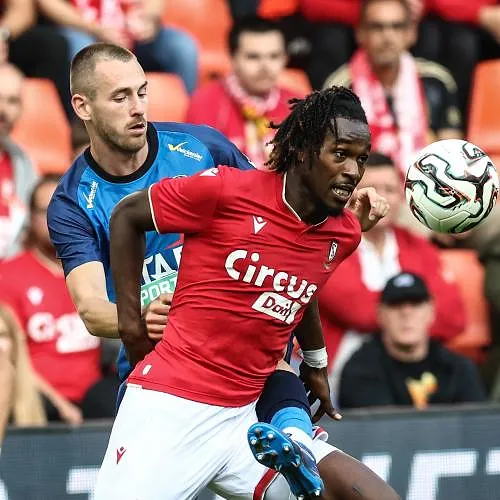 Ibrahim Karamoko, onverwachte versterking voor Standard… in het hart van de defensie: «Hij maakt constante progressie»