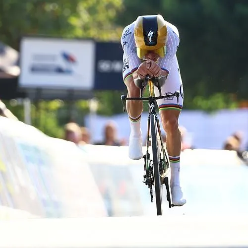 Een week na zijn wereldtitel in de tijdrit wint Evenepoel ook het EK