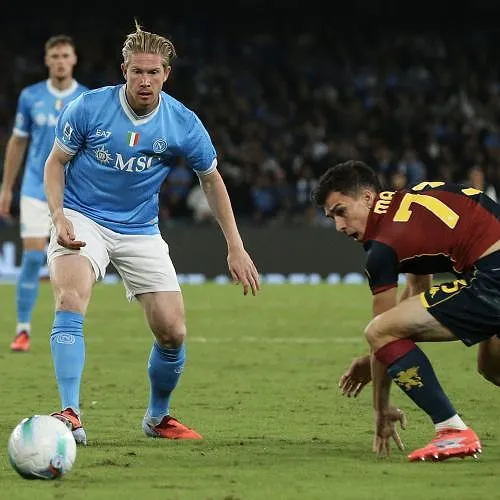 «De echte steunpilaar van Napoli»: de Italiaanse pers verandert van toon over Kevin De Bruyne!