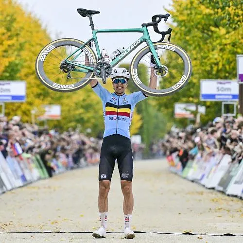 Florian Vermeersch wint wereldkampioenschap gravel in Maastricht