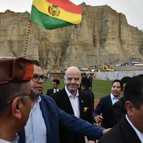 FIFA-baas belooft: «Er zal ooit een WK plaatsvinden in Bolivia en in zijn stadions op grote hoogte»