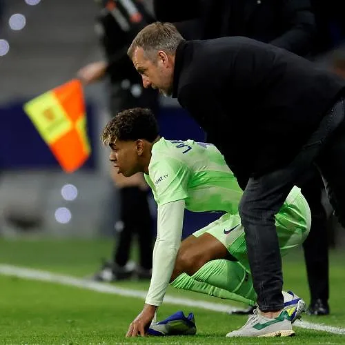 Denkt Hansi Flick al aan vertrek? Barça-coach keurt beheer van Yamal af