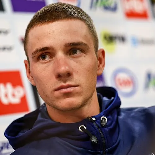 Remco Evenepoel bezoekt R.EV Academy voor vakantie