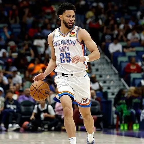 Ajay Mitchell scoort een double-double in de overwinning van OKC tegen Sacramento