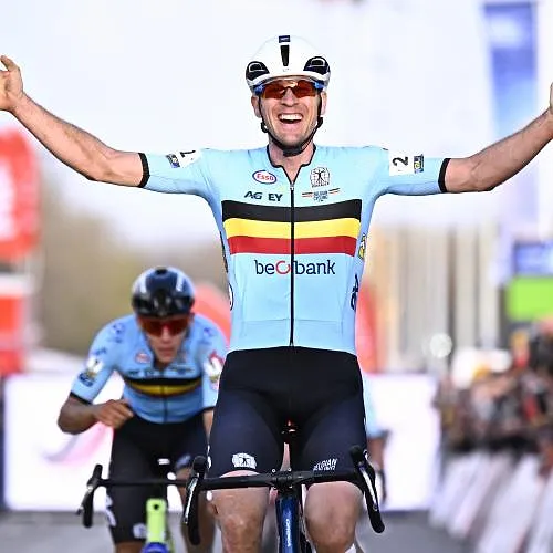 Toon Aerts Europees kampioen veldcross voor Thibau Nys en Joran Wyseure