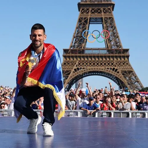 Djokovic nog drie jaar actief? « Het zou mooi zijn » om te eindigen onder Servisch vlag