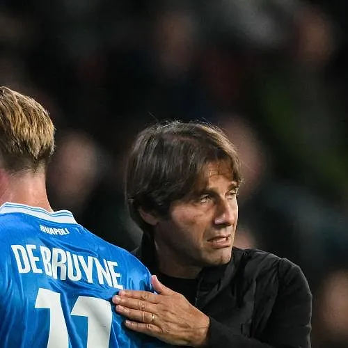 «Als De Bruyne het had geweten, had hij misschien voor de Verenigde Staten gekozen» : een Napoli-speler haalt keihard uit naar Conte!
