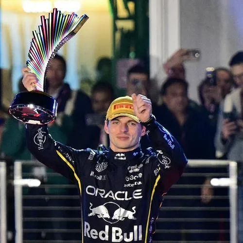 Formule 1: Max Verstappen wint GP van Las Vegas en blijft in de titelstrijd