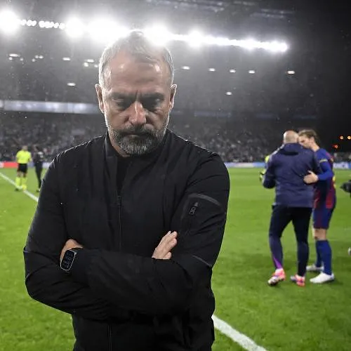 Barça: “Een verontrustend gesprek”, het beeld van Flick volledig aangeslagen op de bank