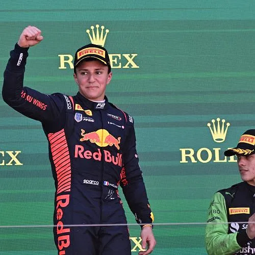 Red Bull bevestigt Hadjar als coureur naast Verstappen in 2026