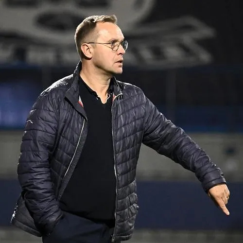 Enorme polemiek bij Olympic Charleroi: trainer ontslagen… omdat hij de zoon van de voorzitter niet liet spelen?