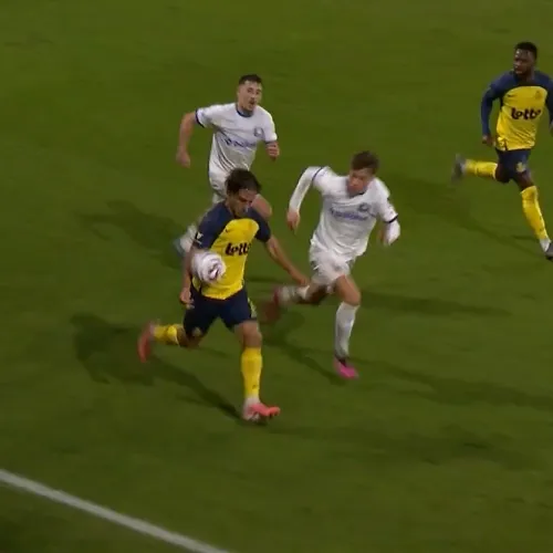 Ivan Leko woedend na niet gefloten handsbal van Mac Allister: «Dit is onaanvaardbaar!»